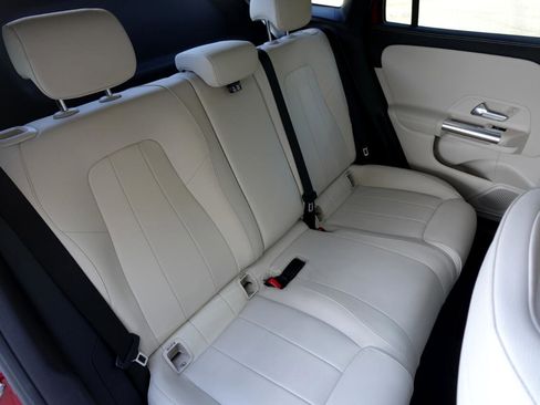 Used 2021 Mercedes-Benz GLA 250 4MATIC w/ Premium Package image 15