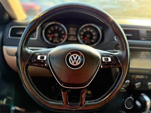 Used 2017 Volkswagen Jetta SE FWD image 17