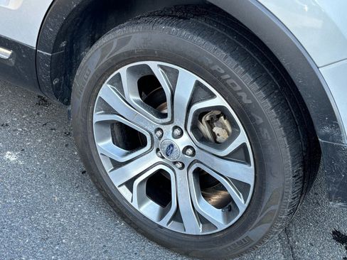 Used 2018 Ford Explorer Platinum AWD/4WD image 8