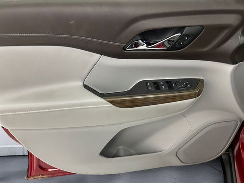 Used 2021 GMC Acadia SLE image 3