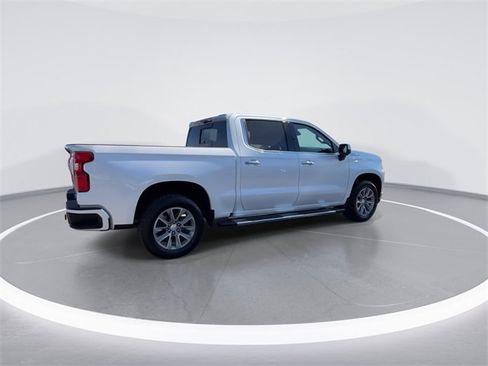 Used 2022 Chevrolet Silverado 1500 High Country w/ Technology Package image 8