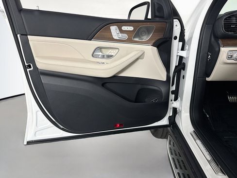 New 2026 Mercedes-Benz GLS 580 4MATIC image 21