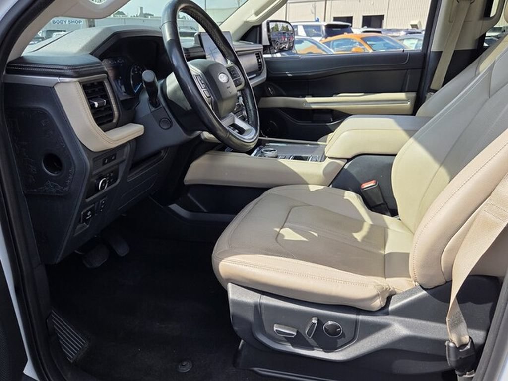 Used 2024 Ford Expedition Limited RWD image 3
