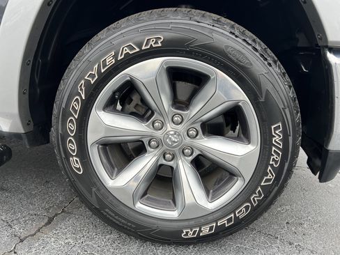 Used 2019 RAM 1500 Laramie image 14