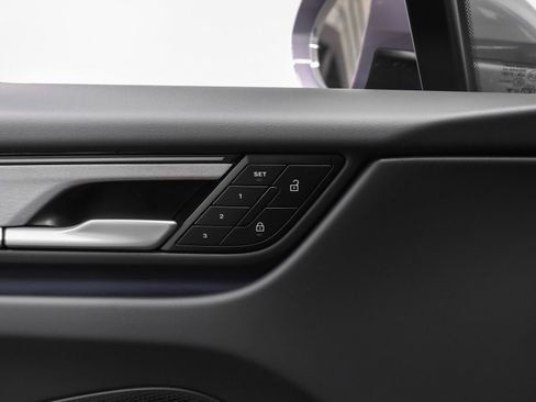 Certified 2025 Porsche Macan 4 Electric image 31