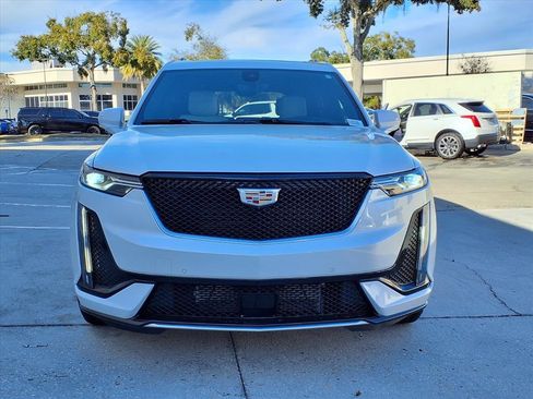 Used 2022 Cadillac XT6 Sport w/ Technology Package image 6