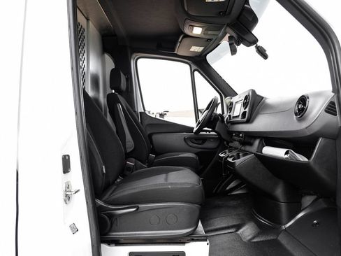 Used 2024 Mercedes-Benz Sprinter 2500 image 29