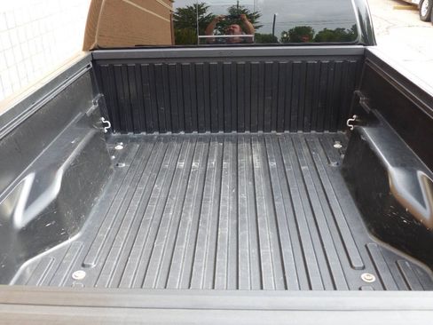 Used 2022 Toyota Tacoma SR5 AWD/4WD image 19