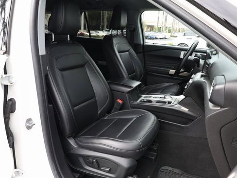 Used 2022 Ford Explorer XLT w/ Equipment Group 202A image 21