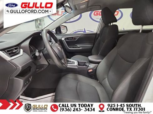 Used 2021 Toyota RAV4 LE image 28