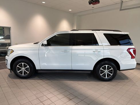 Used 2019 Ford Expedition XLT w/ Equipment Group 201A RWD image 2