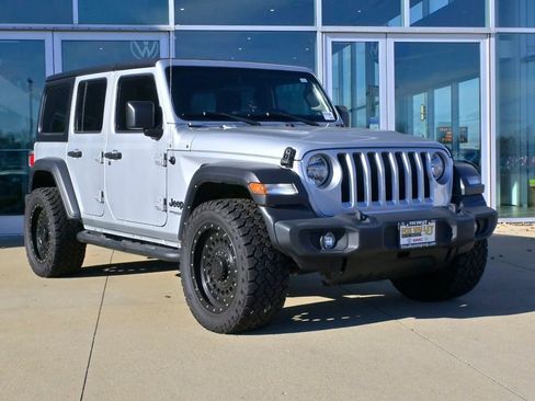 Used 2022 Jeep Wrangler Unlimited Sport image 2