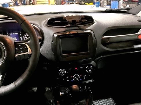 Used 2018 Jeep Renegade Sport w/ Power & Air Group image 6