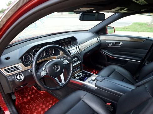 Used 2014 Mercedes-Benz E 350 4MATIC Sedan image 4