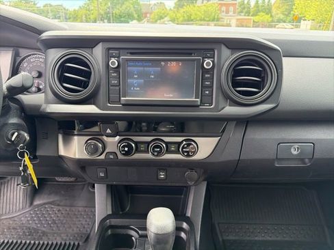 Used 2018 Toyota Tacoma SR w/ SR Convenience Package AWD/4WD image 16
