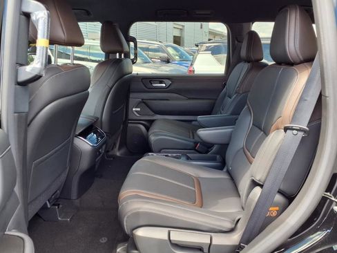 New 2025 Nissan Armada SL w/ Captain's Chari Seat Package image 27