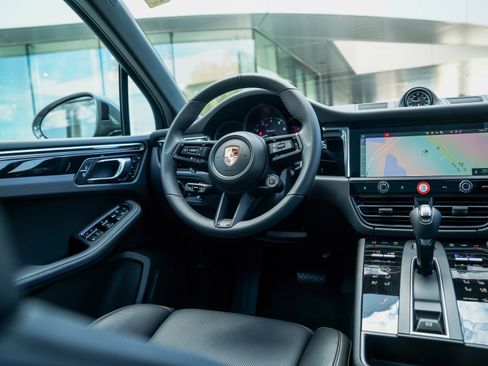 New 2026 Porsche Macan Turbo image 25