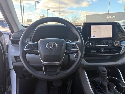 Used 2023 Toyota Highlander L image 22