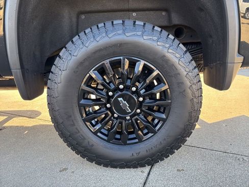 Used 2021 Chevrolet Silverado 2500 LTZ w/ LTZ Plus Package image 11