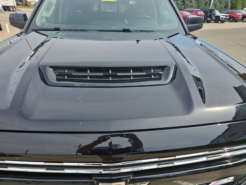 Used 2018 Chevrolet Silverado 2500 LT w/ Midnight Edition AWD/4WD image 9