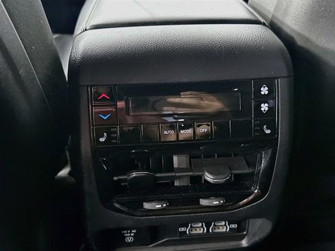 Used 2023 Jeep Grand Cherokee L Limited AWD/4WD image 25