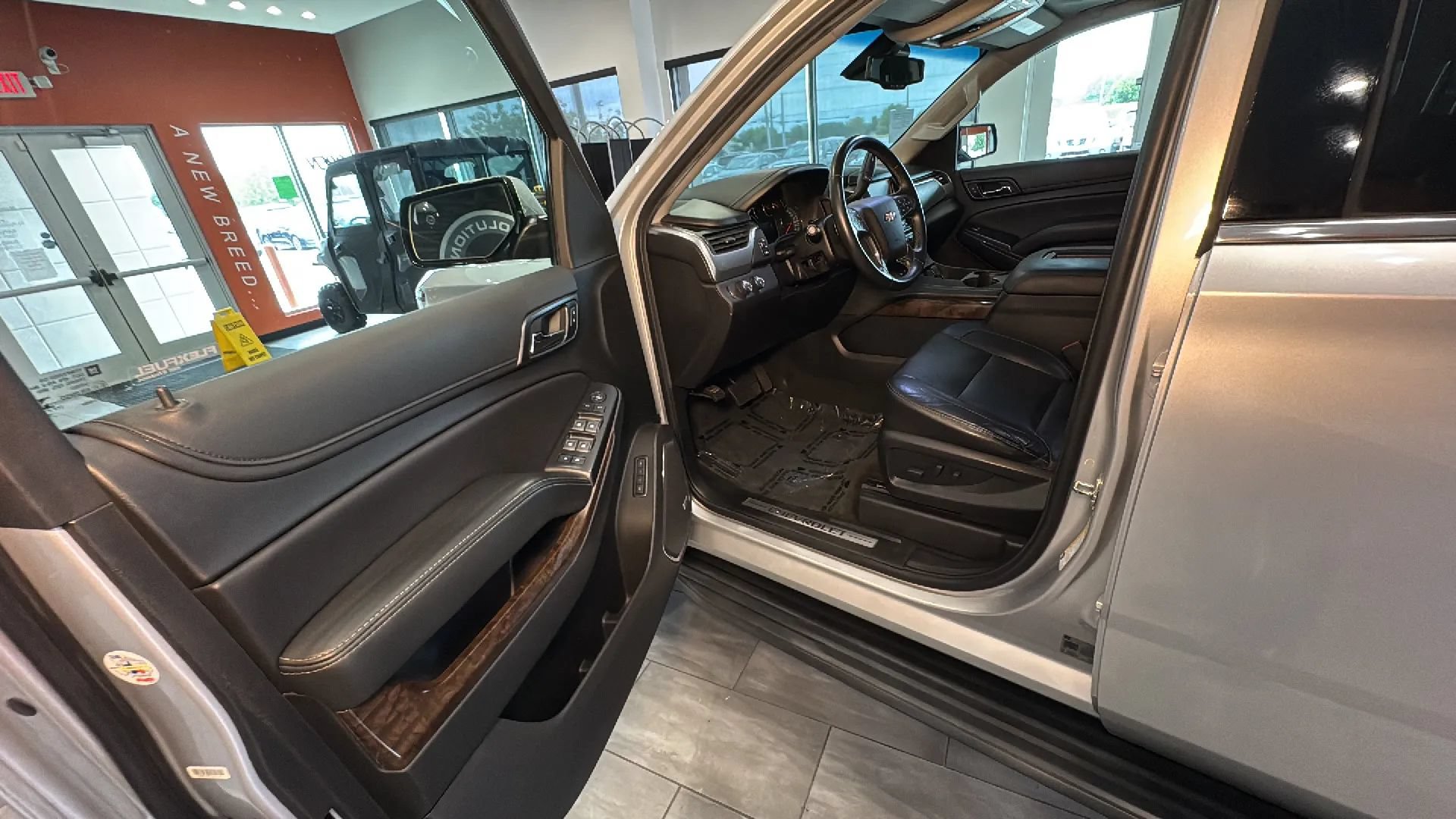 Used 2018 Chevrolet Tahoe LT AWD/4WD image 35