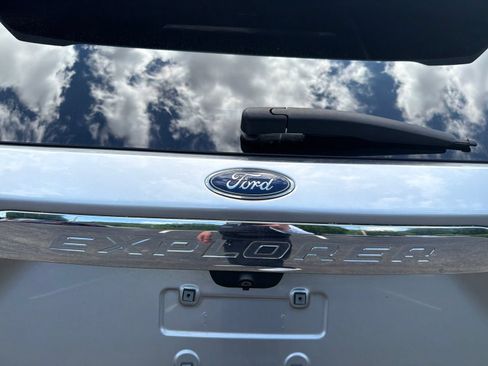 Used 2021 Ford Explorer XLT AWD/4WD image 29