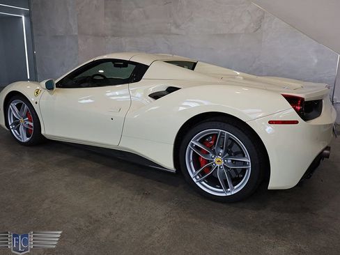 Used 2018 Ferrari 488 Spider image 6
