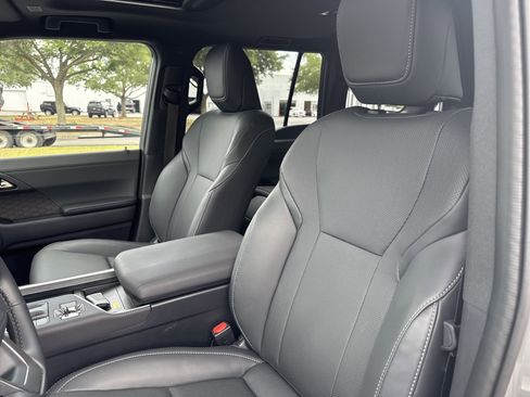 Used 2025 Lexus GX 550 w/ Accessory Package (2T) AWD/4WD image 9