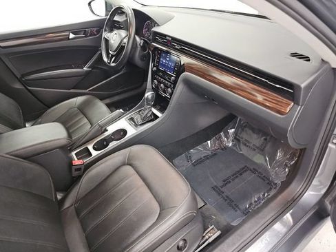 Used 2020 Volkswagen Passat 2.0T SEL FWD image 35
