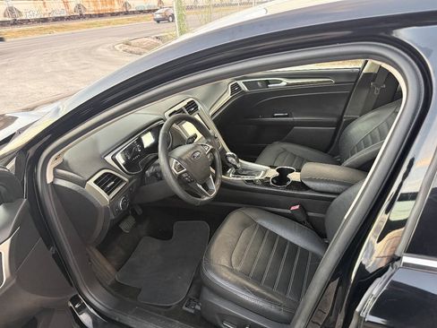 Used 2016 Ford Fusion SE w/ Equipment Group 202A FWD image 8