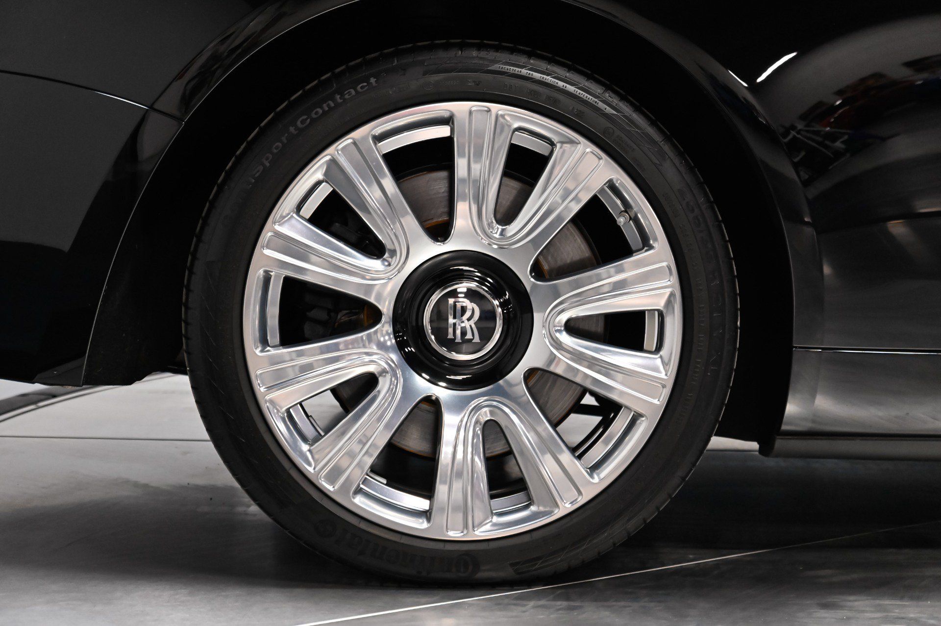 Used 2017 Rolls-Royce Dawn RWD image 21