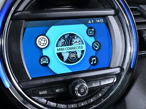 Used 2019 MINI Cooper 4-Door Hardtop w/ Signature Upholstery Package image 15