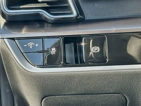 Certified 2024 Kia Sportage EX FWD image 10
