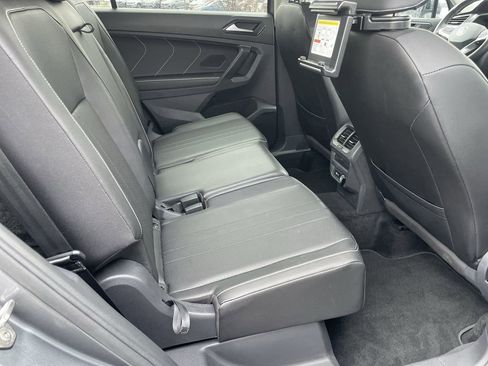 Certified 2023 Volkswagen Tiguan SE FWD image 22