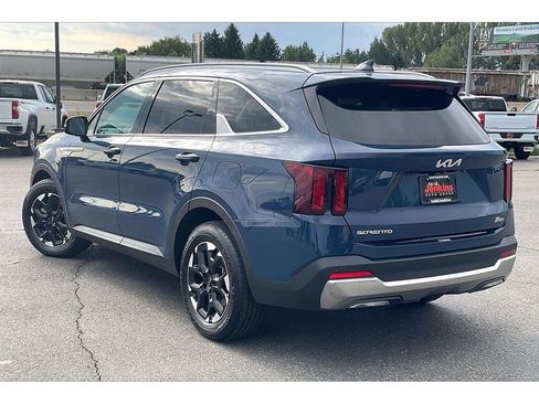 Used 2024 Kia Sorento S w/ Panoramic Sunroof Package FWD image 12