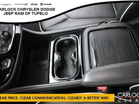 Used 2026 Chrysler Pacifica Limited FWD image 23
