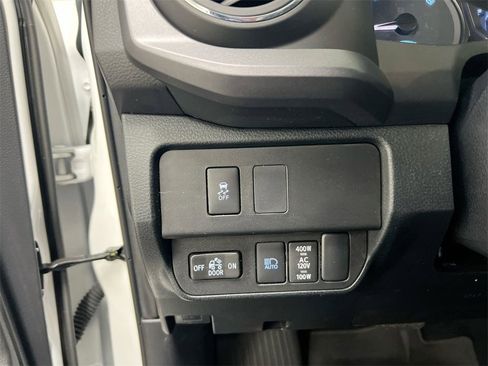 Used 2023 Toyota Tacoma TRD Off-Road w/ Technology Package image 17