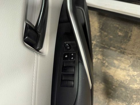 Certified 2023 Toyota Corolla Cross LE image 22