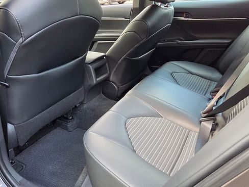 Used 2020 Toyota Camry SE image 12