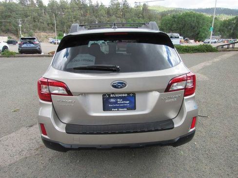 Used 2017 Subaru Outback 2.5i Limited AWD/4WD image 3