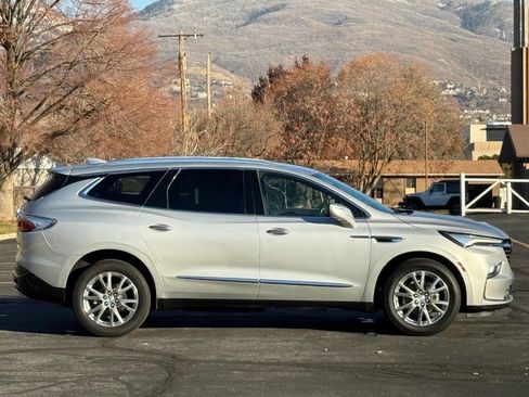 Used 2022 Buick Enclave Premium image 4
