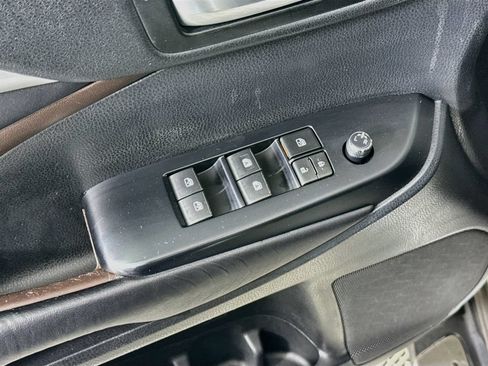 Used 2019 Toyota Highlander XLE AWD/4WD image 19