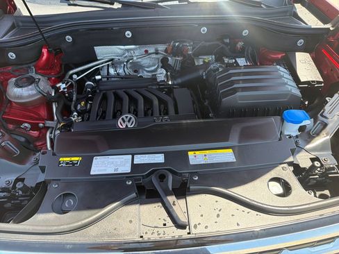 Certified 2023 Volkswagen Atlas Cross Sport SE w/ Panoramic Sunroof Package AWD/4WD image 28