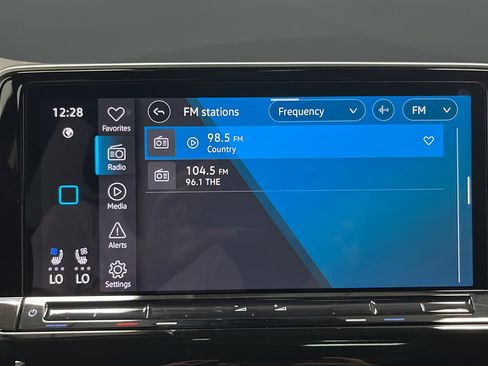 Used 2025 Volkswagen Atlas SEL AWD/4WD image 32