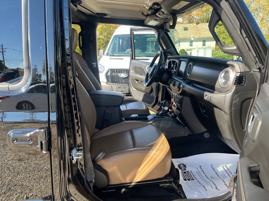 Used 2022 Jeep Gladiator Rubicon w/ LED Lighting Group AWD/4WD image 11