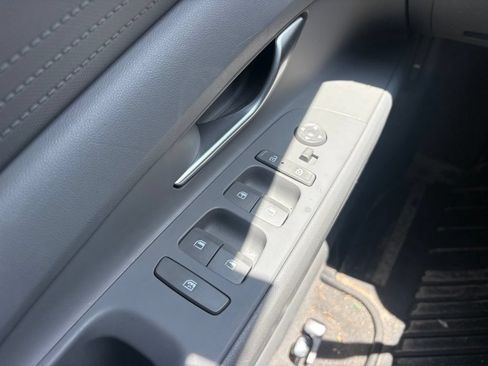 Used 2025 Hyundai Elantra SE FWD image 25