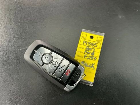 Used 2017 Ford F250 Platinum w/ Platinum Ultimate Package AWD/4WD image 32
