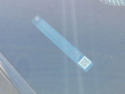 Used 2025 Toyota Corolla Cross XLE image 13