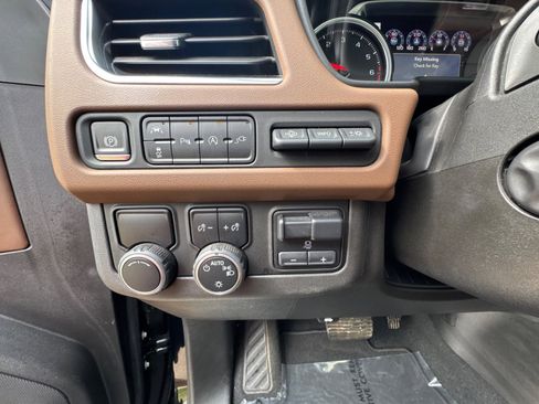 Used 2021 Chevrolet Suburban High Country w/ Premium Package RWD image 20